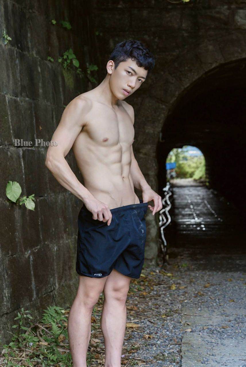 หนุ่มหล่อขึ้นปก 939.3