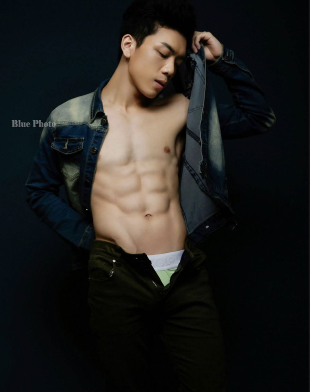 หนุ่มหล่อขึ้นปก 939.3