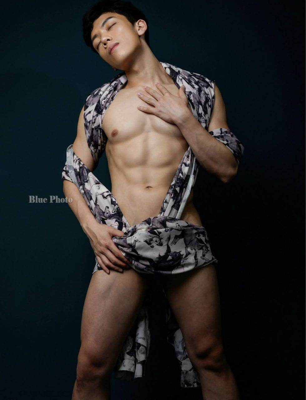 หนุ่มหล่อขึ้นปก 939.3