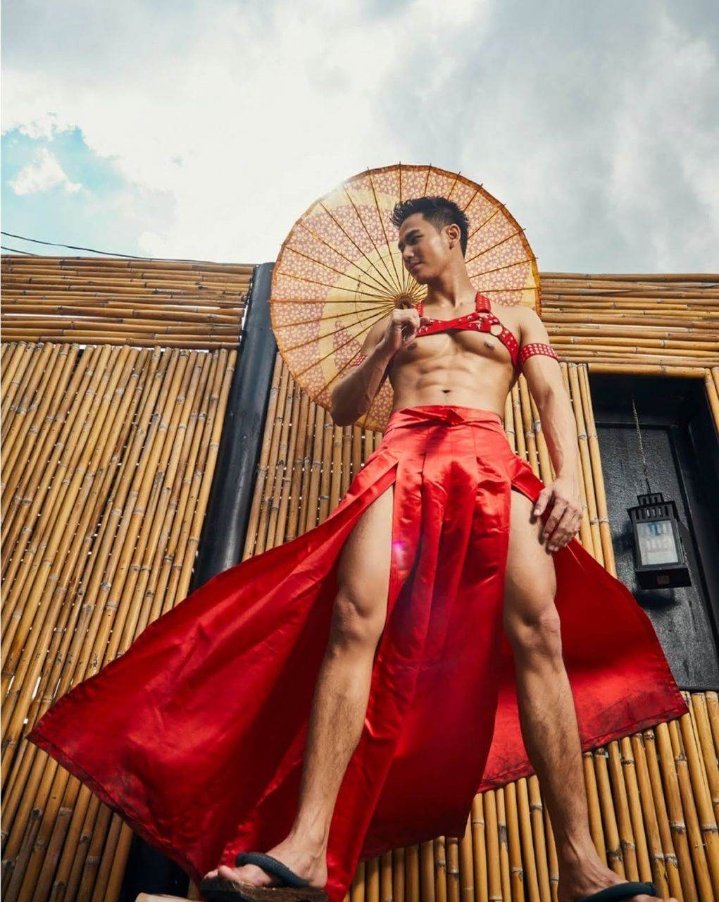 หนุ่มหล่อขึ้นปก 946.3