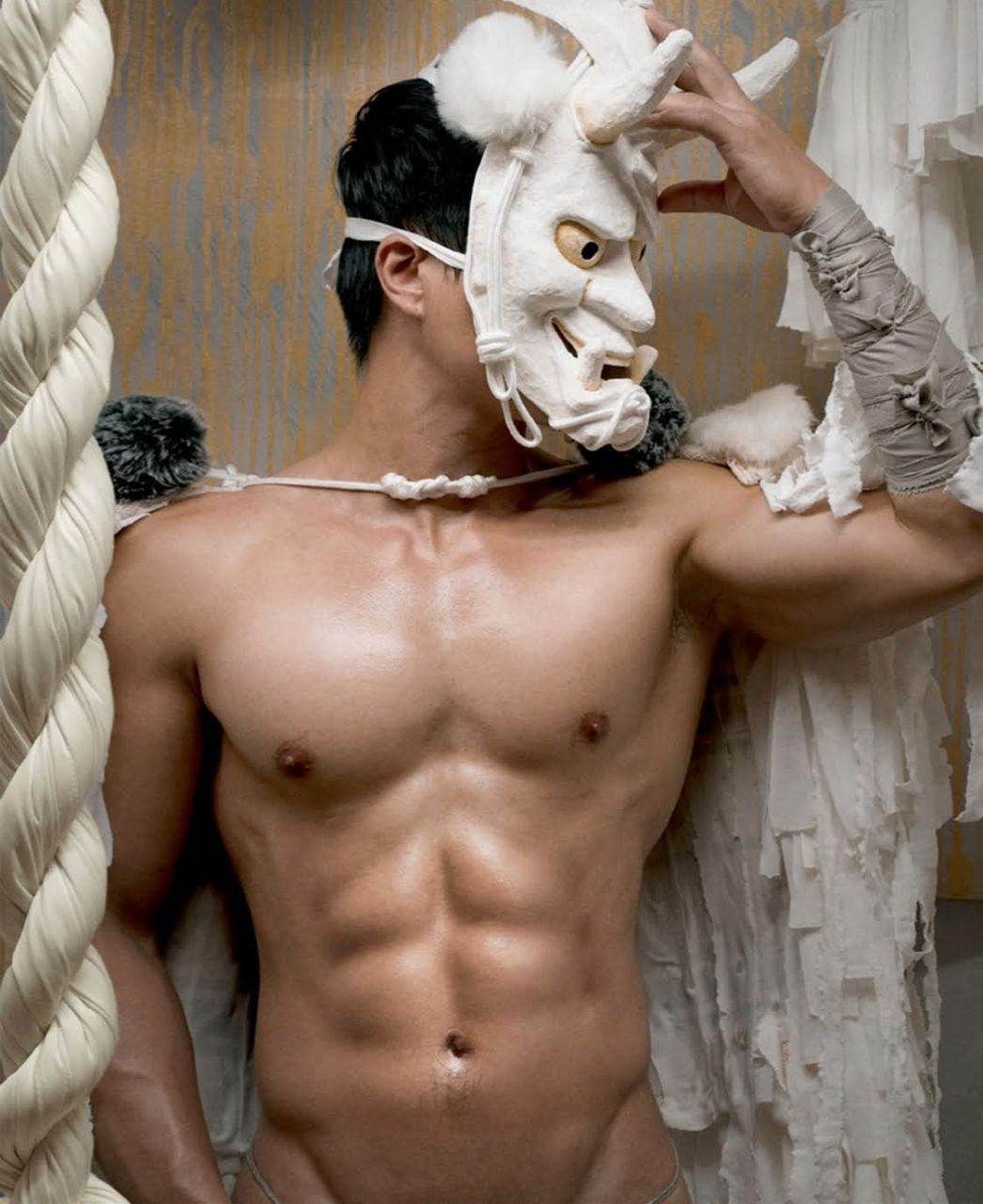 หนุ่มหล่อขึ้นปก 947