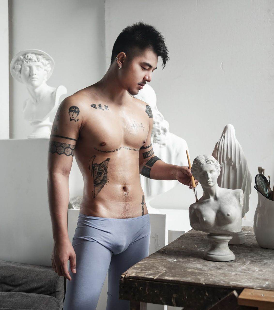 หนุ่มหล่อขึ้นปก 948