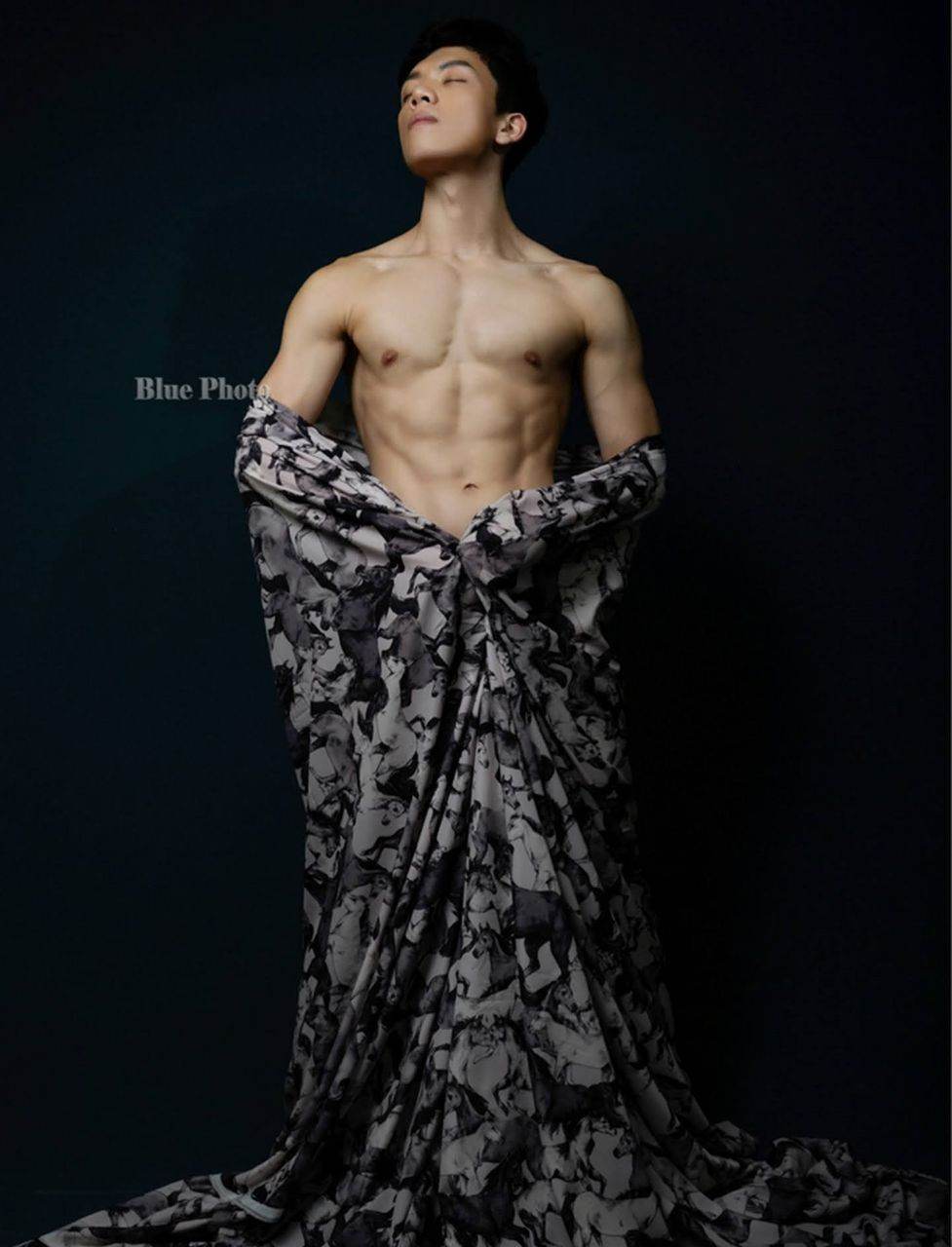 หนุ่มหล่อขึ้นปก 939.4