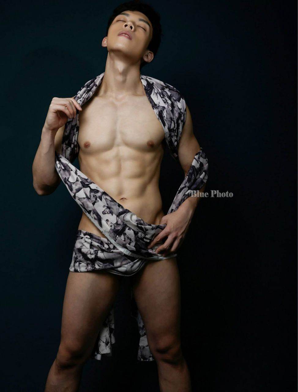 หนุ่มหล่อขึ้นปก 939.4