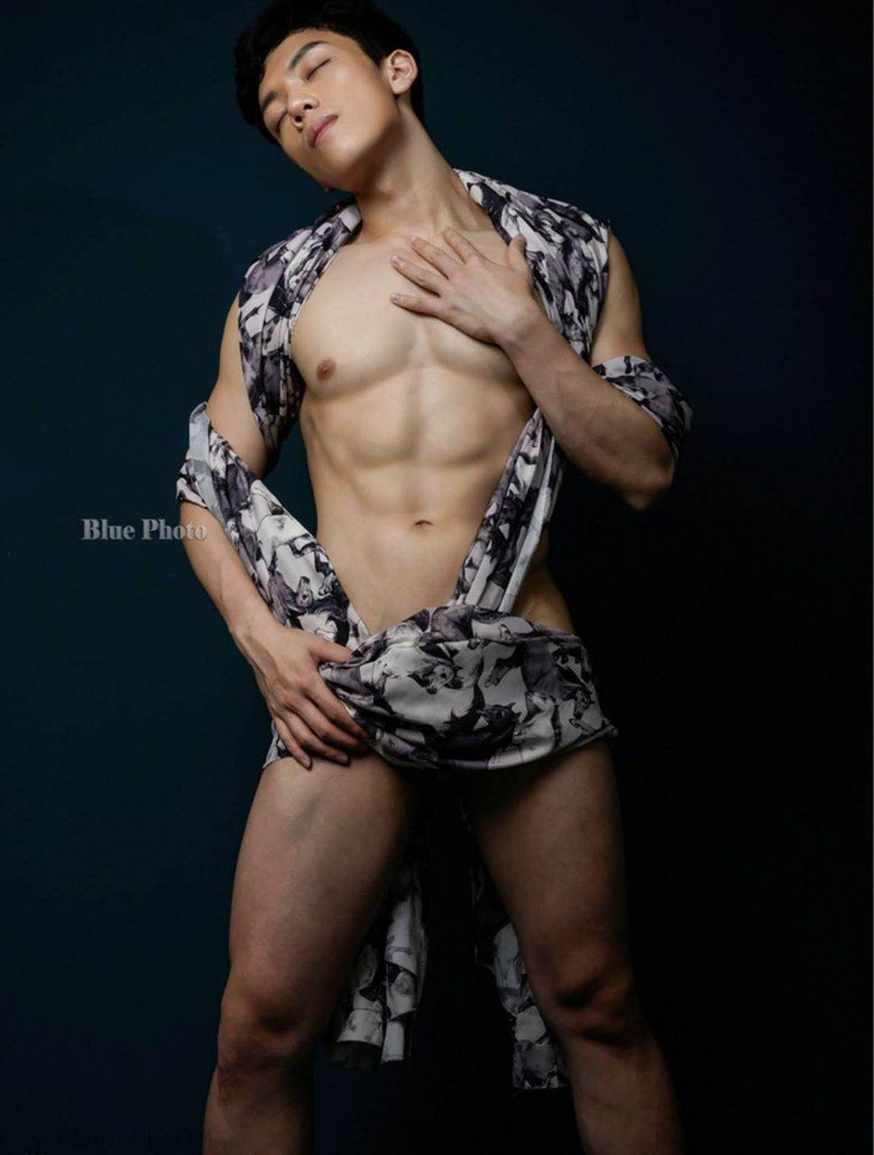 หนุ่มหล่อขึ้นปก 939.4