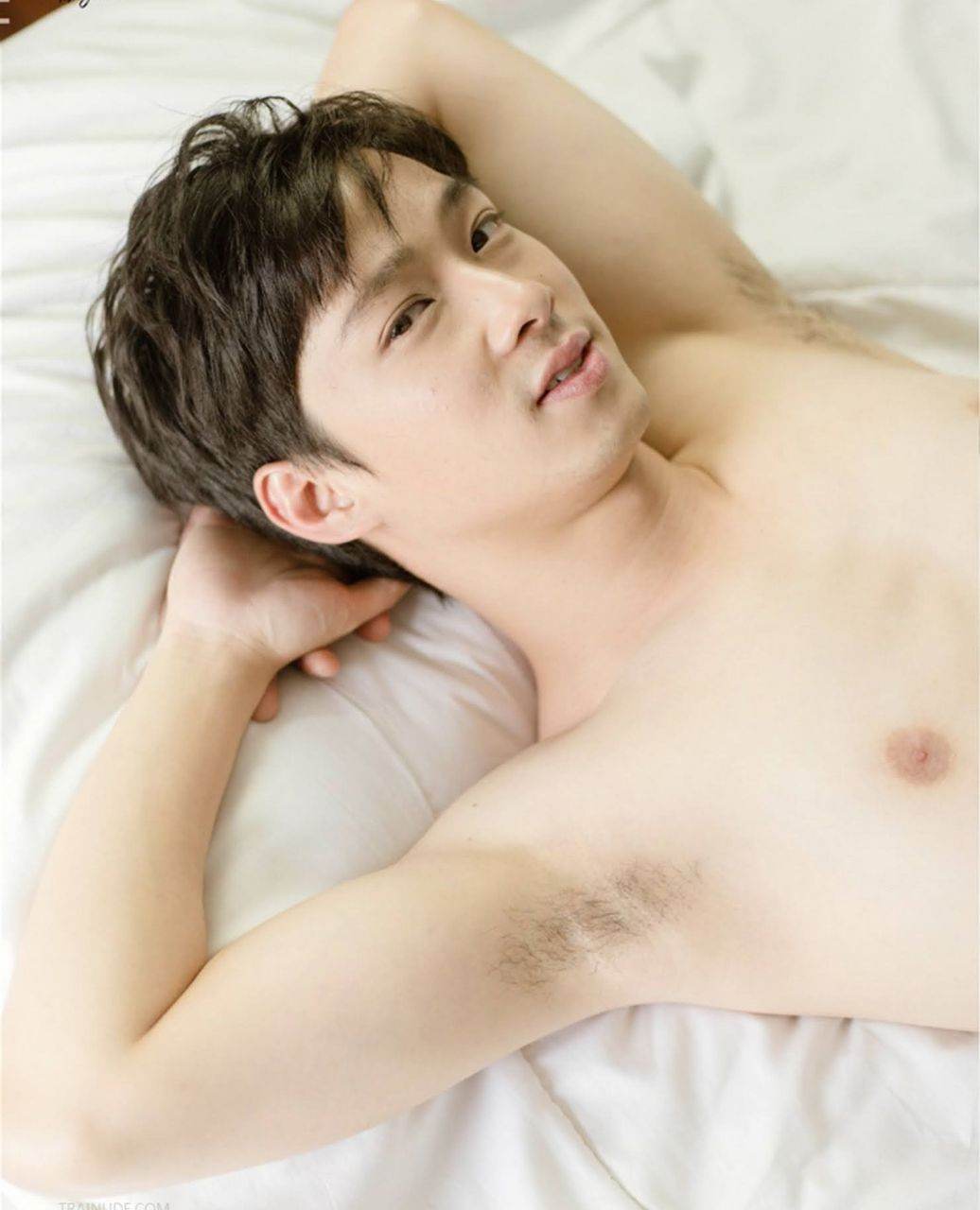 หนุ่มหล่อขึ้นปก 935.4