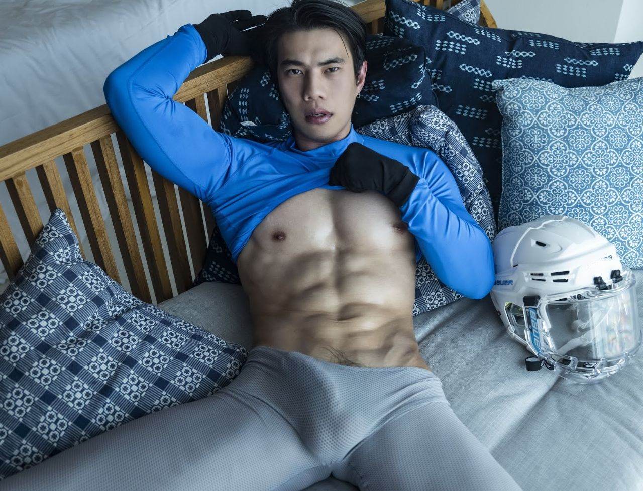 หนุ่มหล่อขึ้นปก 948.1