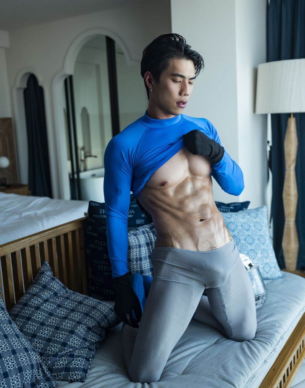 หนุ่มหล่อขึ้นปก 948.1