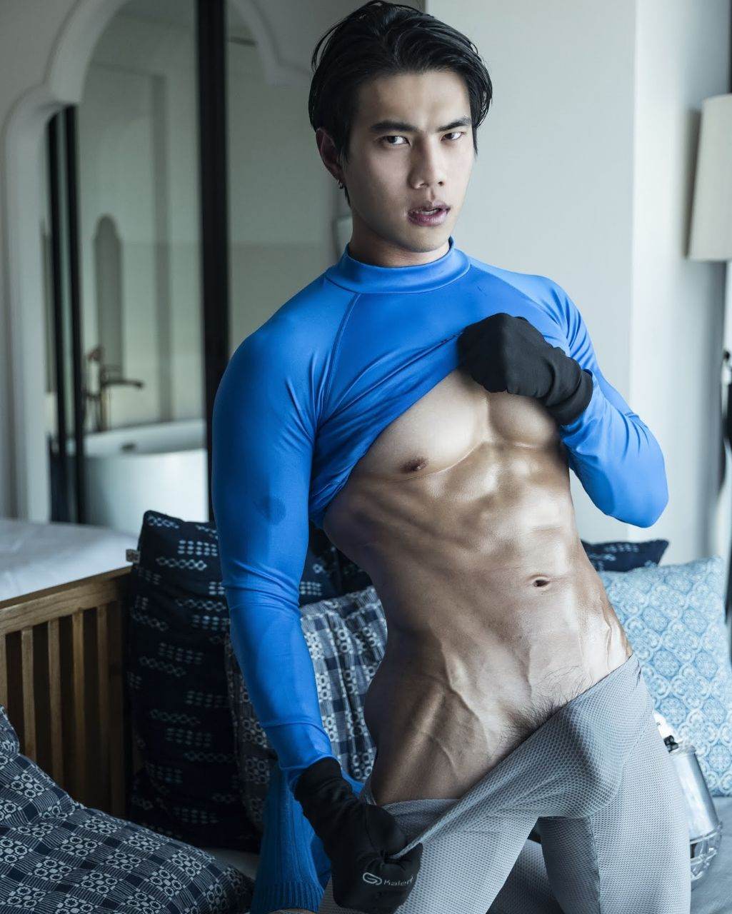หนุ่มหล่อขึ้นปก 948.1