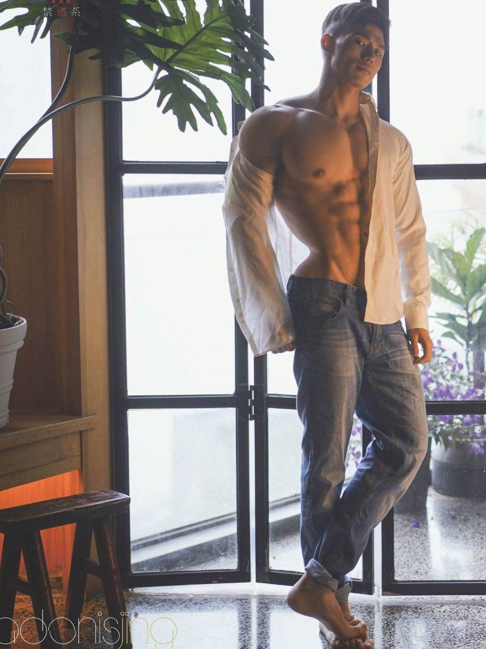 หนุ่มหล่อขึ้นปก 952