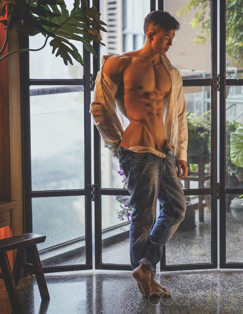 หนุ่มหล่อขึ้นปก 952