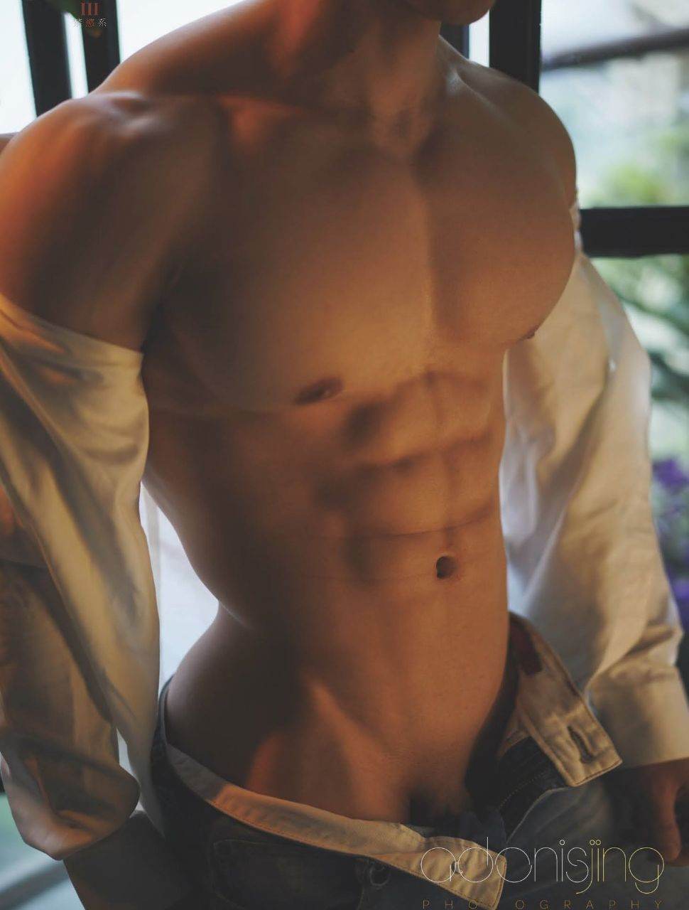 หนุ่มหล่อขึ้นปก 952