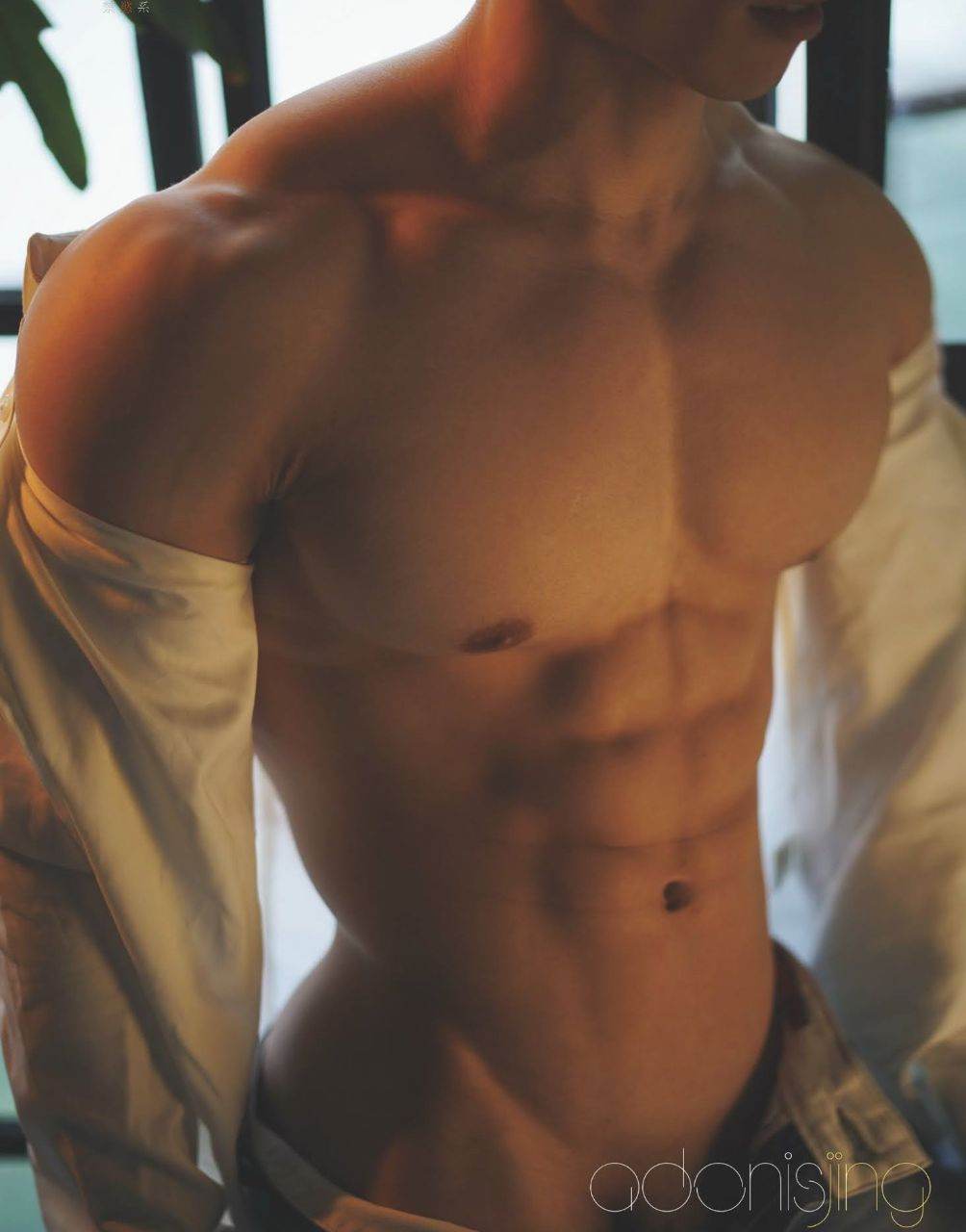 หนุ่มหล่อขึ้นปก 952