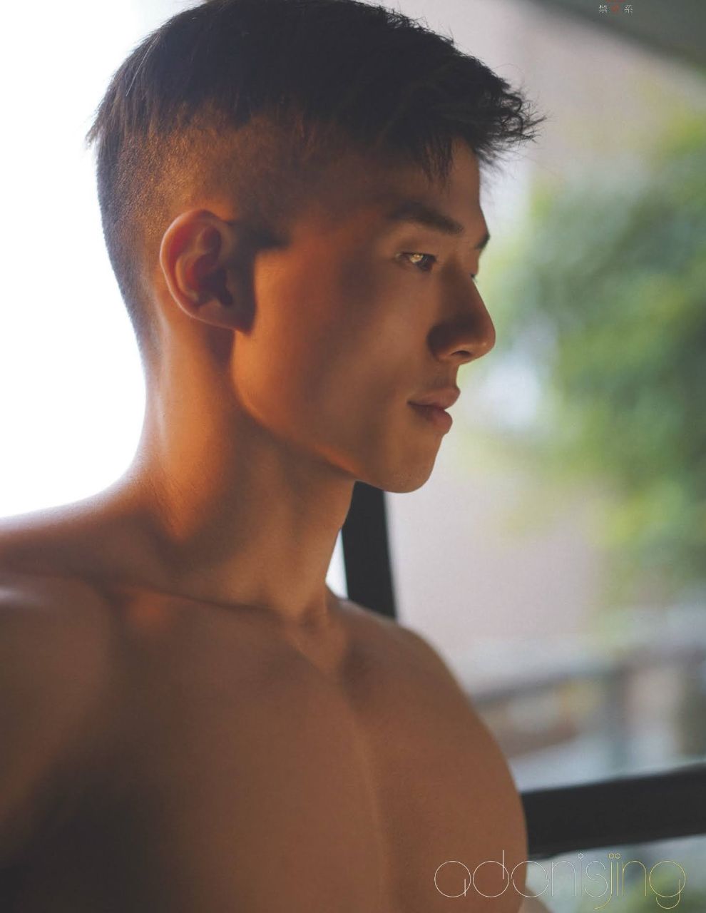 หนุ่มหล่อขึ้นปก 952
