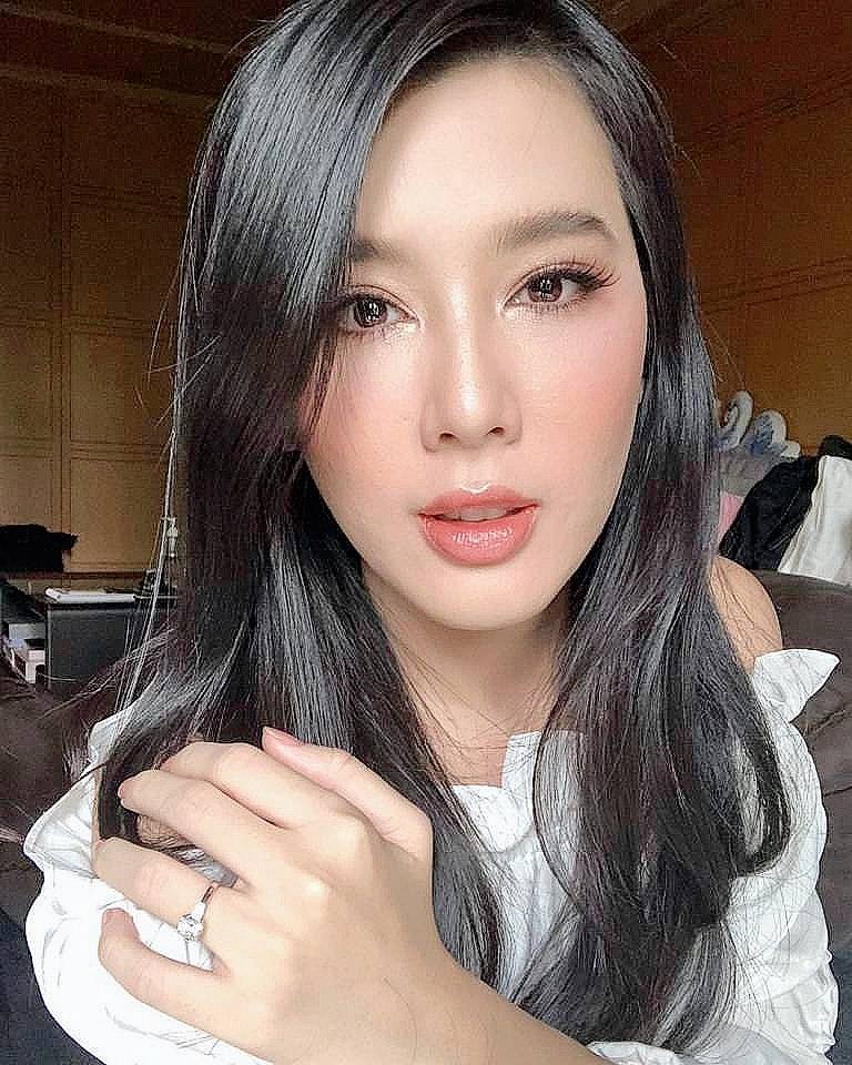 บี มาติกา เรื่อง สาวน้อยอ้อยควั่น