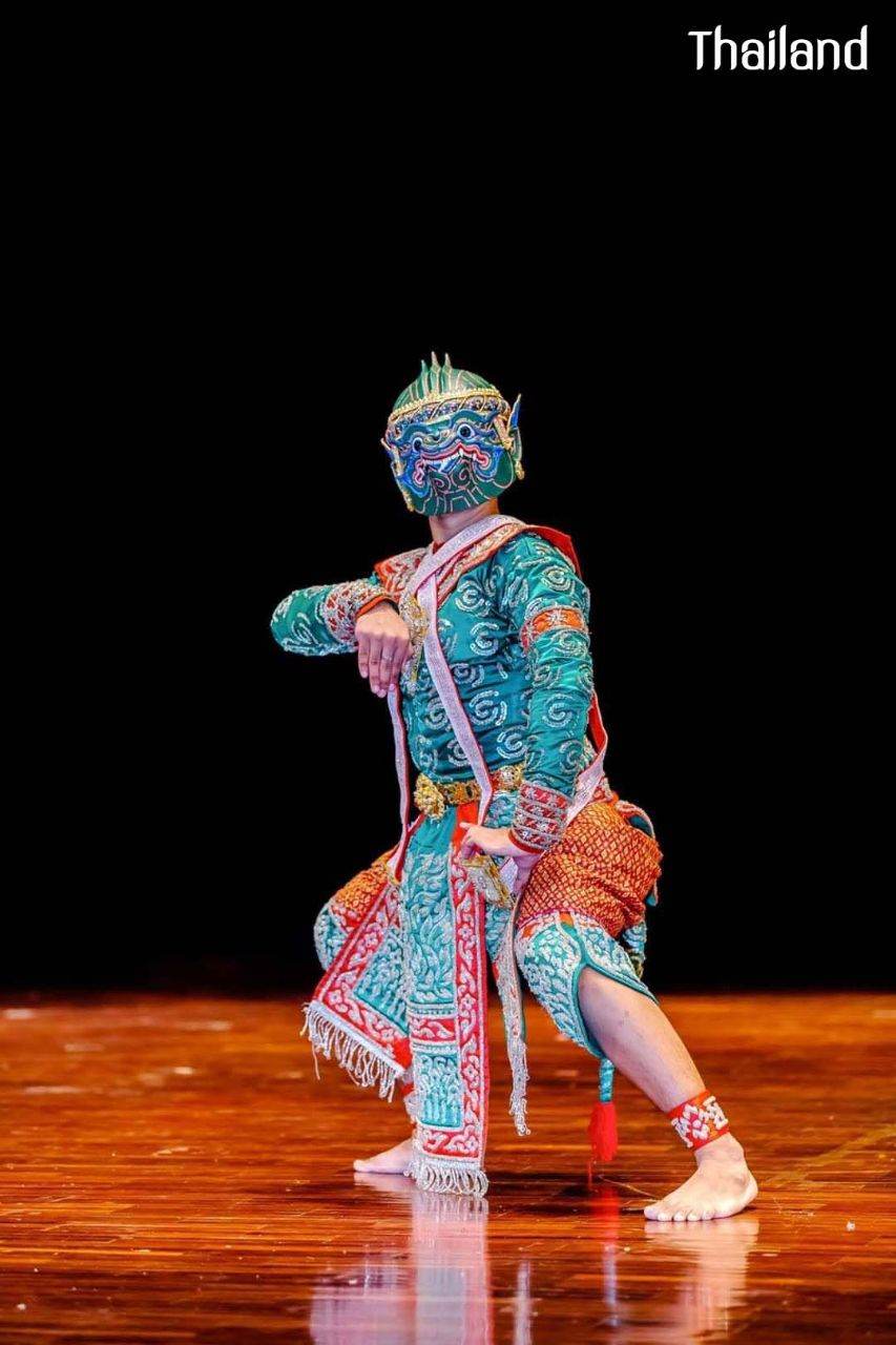 THAILAND ðđð | "āļĢāļ°āļāļģāļ§āļēāļāļĢāđāļāļĩāļĒāļ§āđāļāļāļĢ" Khon masked dance drama in Thailand