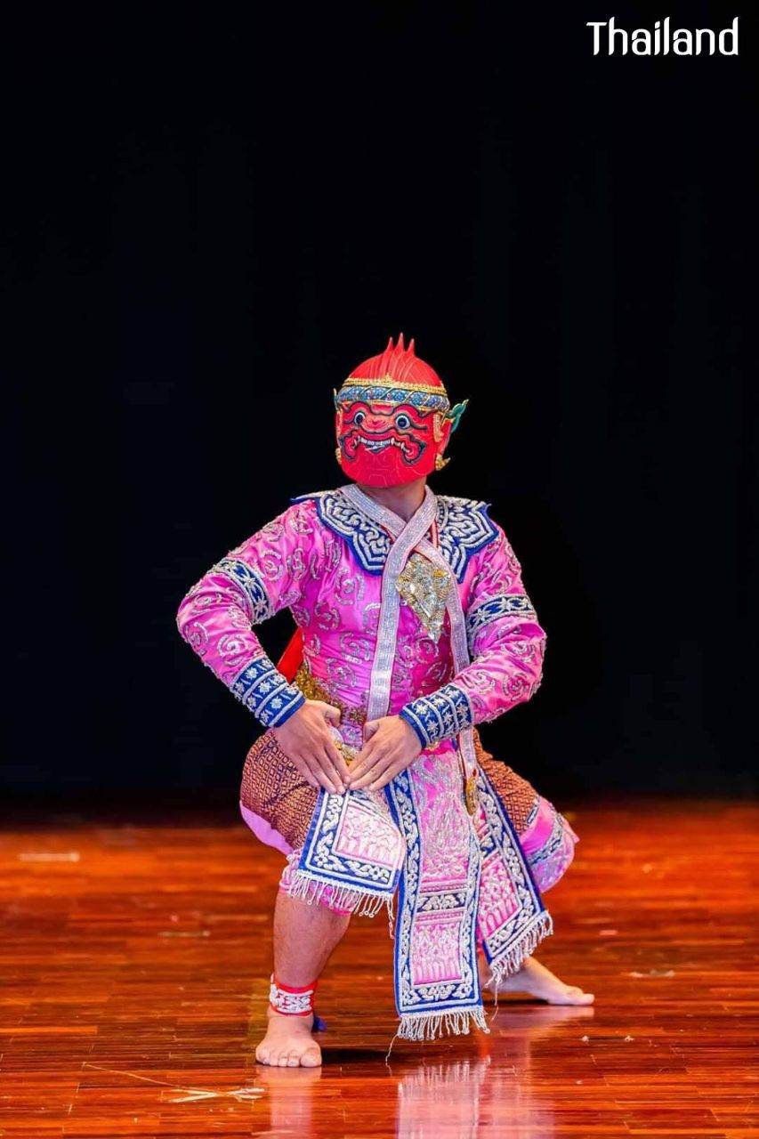 THAILAND ðđð | "āļĢāļ°āļāļģāļ§āļēāļāļĢāđāļāļĩāļĒāļ§āđāļāļāļĢ" Khon masked dance drama in Thailand