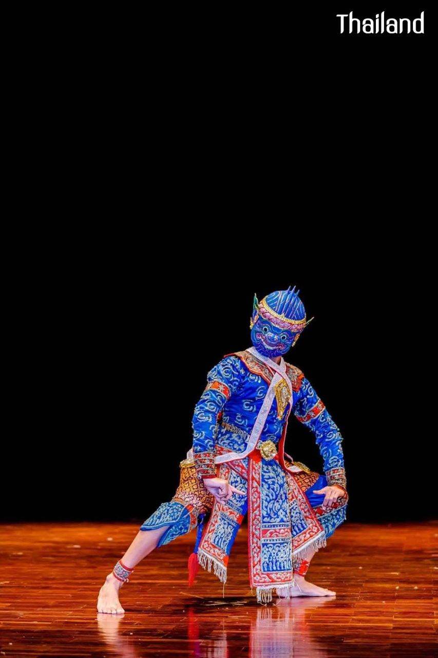 THAILAND ðđð | "āļĢāļ°āļāļģāļ§āļēāļāļĢāđāļāļĩāļĒāļ§āđāļāļāļĢ" Khon masked dance drama in Thailand