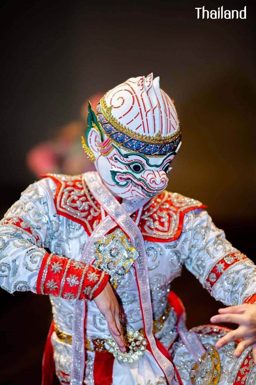 THAILAND ðđð | "āļĢāļ°āļāļģāļ§āļēāļāļĢāđāļāļĩāļĒāļ§āđāļāļāļĢ" Khon masked dance drama in Thailand