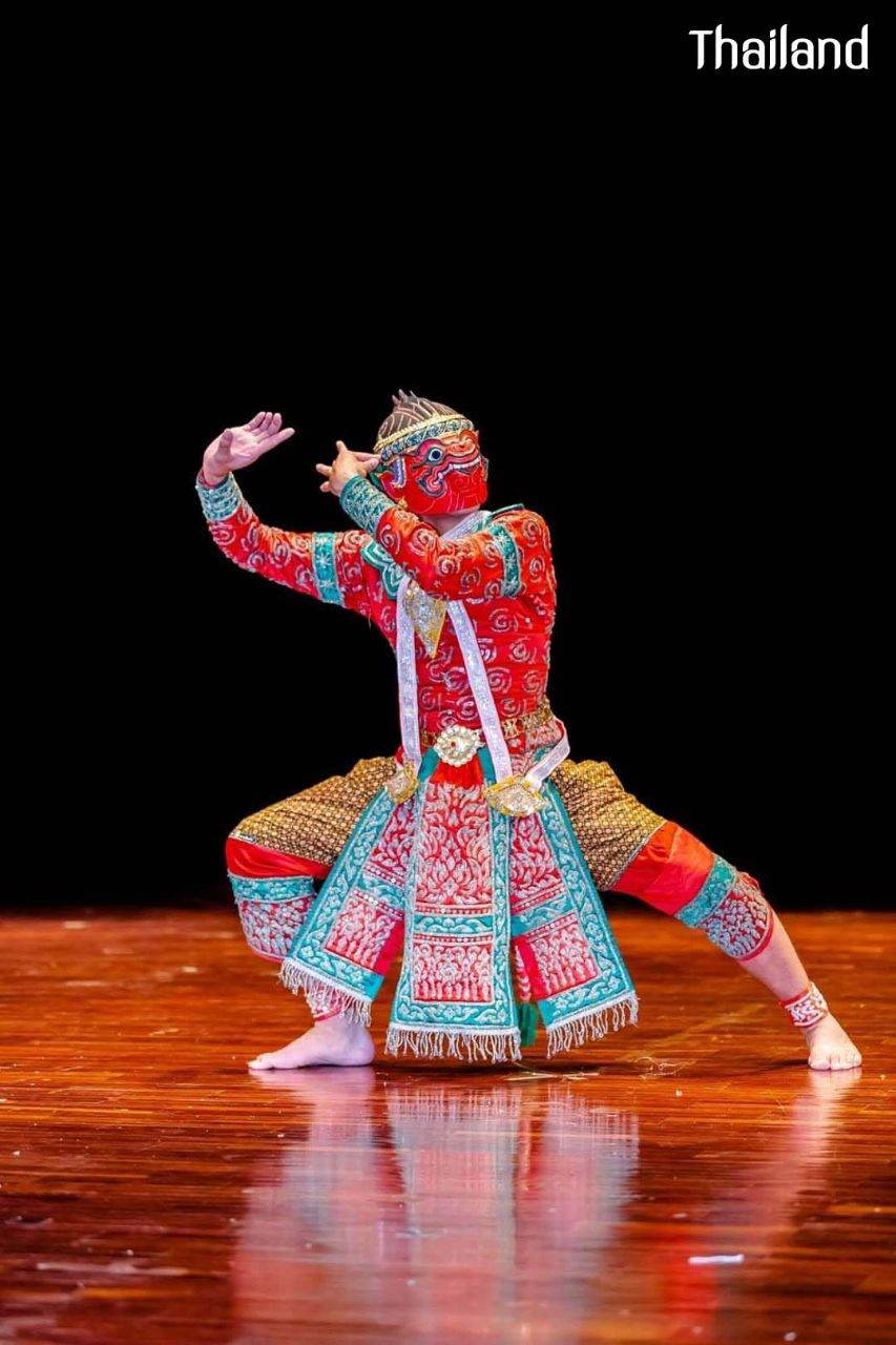 THAILAND ðđð | "āļĢāļ°āļāļģāļ§āļēāļāļĢāđāļāļĩāļĒāļ§āđāļāļāļĢ" Khon masked dance drama in Thailand