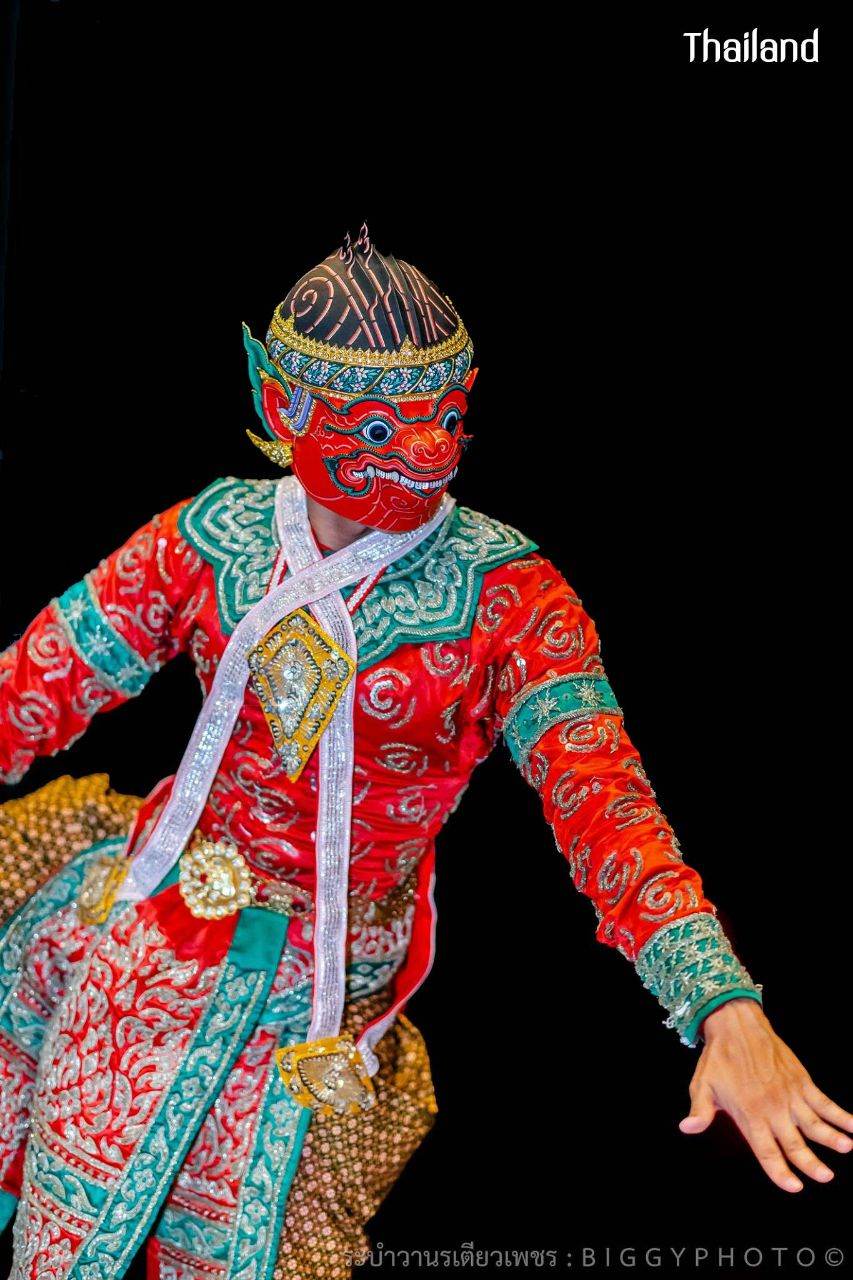 THAILAND ðđð | "āļĢāļ°āļāļģāļ§āļēāļāļĢāđāļāļĩāļĒāļ§āđāļāļāļĢ" Khon masked dance drama in Thailand