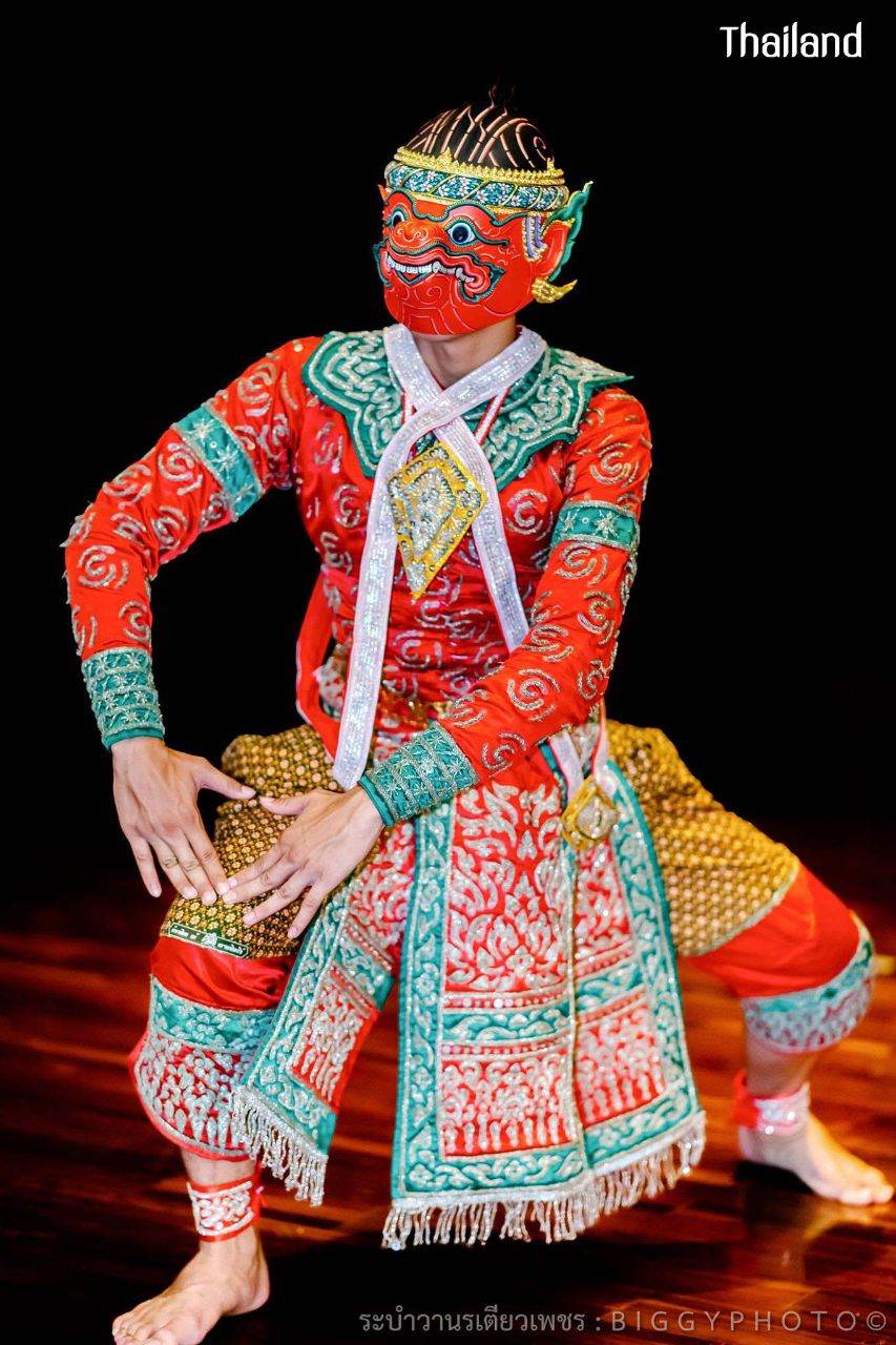 THAILAND ðđð | "āļĢāļ°āļāļģāļ§āļēāļāļĢāđāļāļĩāļĒāļ§āđāļāļāļĢ" Khon masked dance drama in Thailand