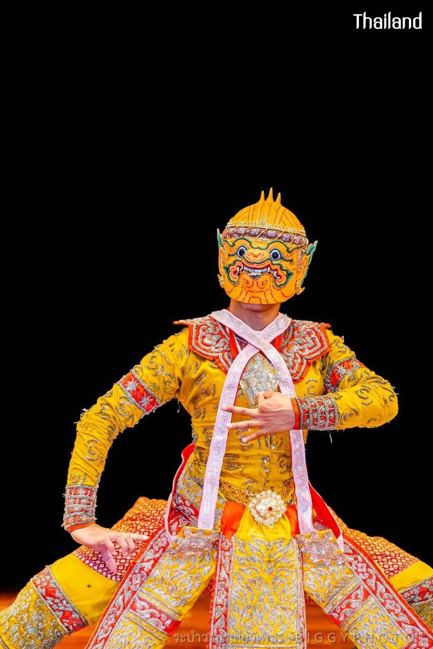 THAILAND ðđð | "āļĢāļ°āļāļģāļ§āļēāļāļĢāđāļāļĩāļĒāļ§āđāļāļāļĢ" Khon masked dance drama in Thailand