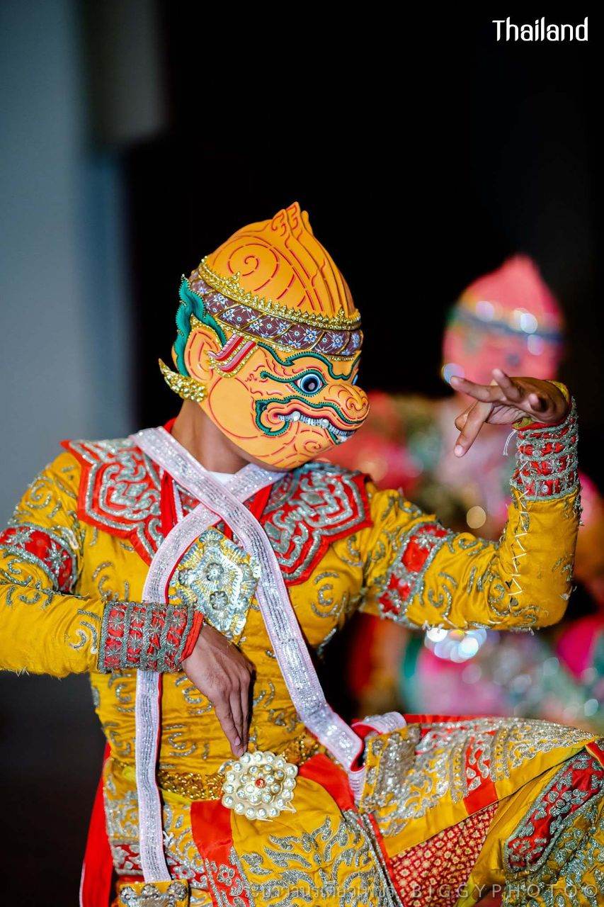 THAILAND ðđð | "āļĢāļ°āļāļģāļ§āļēāļāļĢāđāļāļĩāļĒāļ§āđāļāļāļĢ" Khon masked dance drama in Thailand