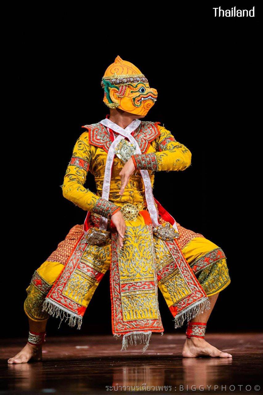 THAILAND ðđð | "āļĢāļ°āļāļģāļ§āļēāļāļĢāđāļāļĩāļĒāļ§āđāļāļāļĢ" Khon masked dance drama in Thailand