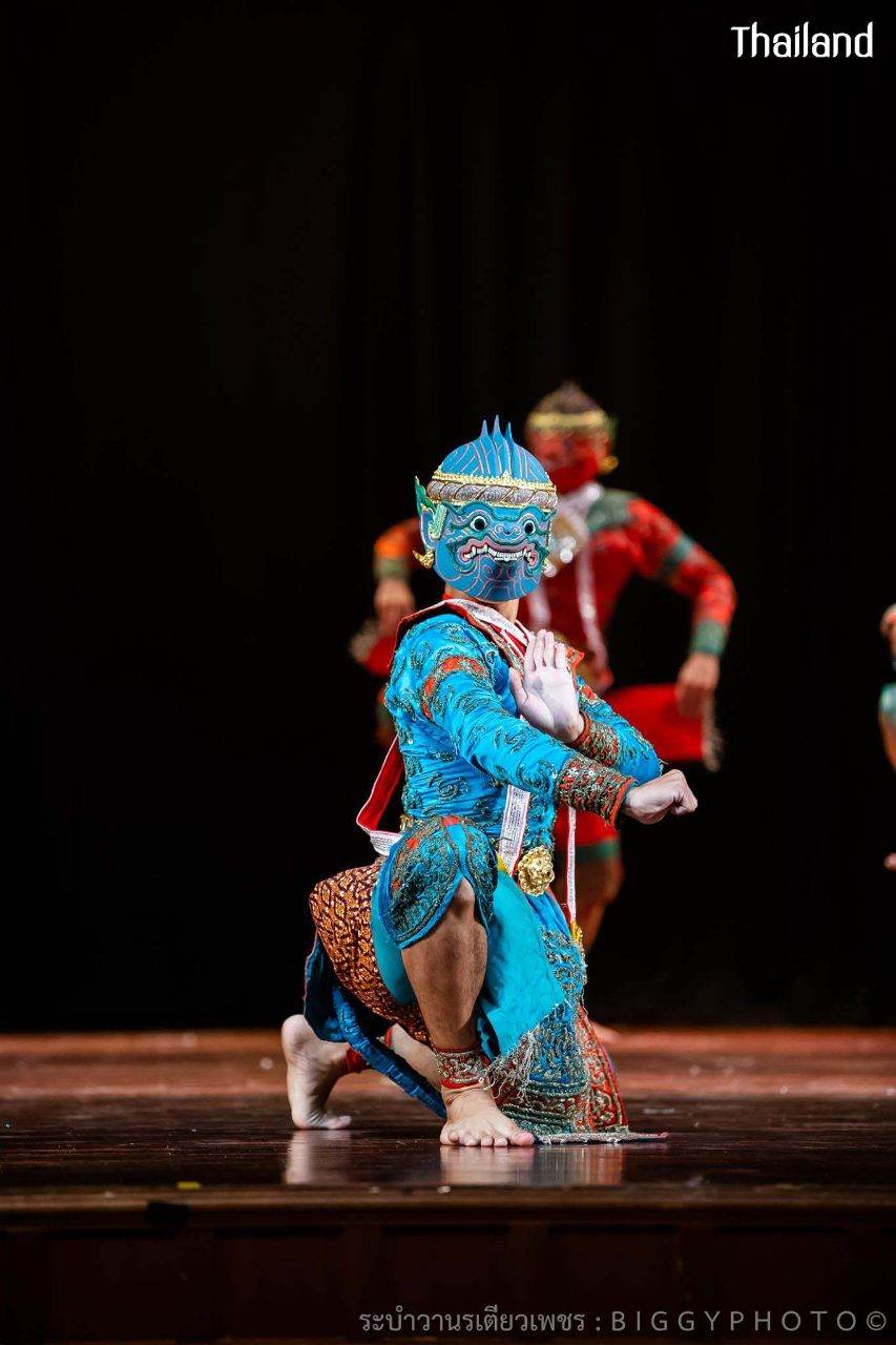 THAILAND ðđð | "āļĢāļ°āļāļģāļ§āļēāļāļĢāđāļāļĩāļĒāļ§āđāļāļāļĢ" Khon masked dance drama in Thailand