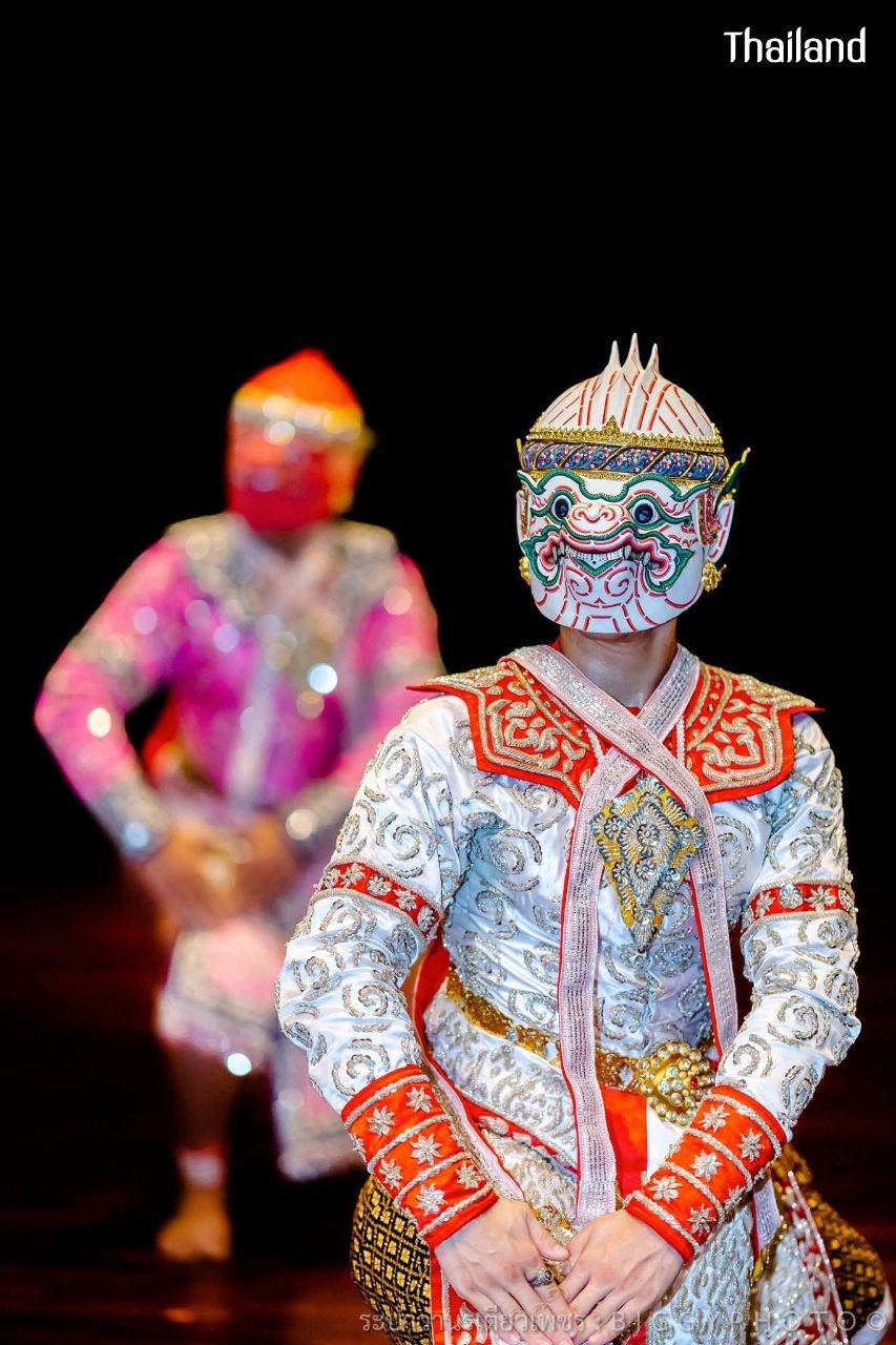 THAILAND ðđð | "āļĢāļ°āļāļģāļ§āļēāļāļĢāđāļāļĩāļĒāļ§āđāļāļāļĢ" Khon masked dance drama in Thailand