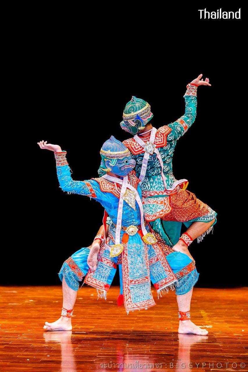 THAILAND ðđð | "āļĢāļ°āļāļģāļ§āļēāļāļĢāđāļāļĩāļĒāļ§āđāļāļāļĢ" Khon masked dance drama in Thailand