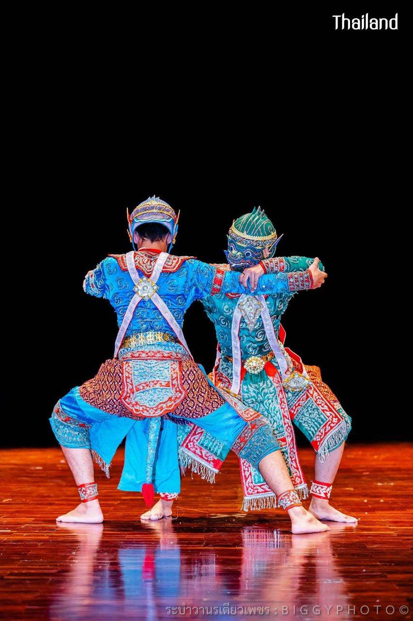 THAILAND ðđð | "āļĢāļ°āļāļģāļ§āļēāļāļĢāđāļāļĩāļĒāļ§āđāļāļāļĢ" Khon masked dance drama in Thailand