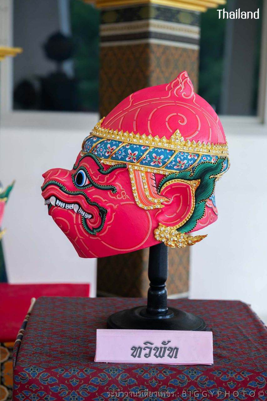 THAILAND ðđð | "āļĢāļ°āļāļģāļ§āļēāļāļĢāđāļāļĩāļĒāļ§āđāļāļāļĢ" Khon masked dance drama in Thailand