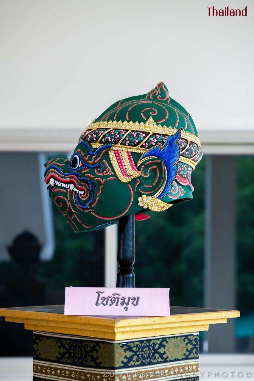 THAILAND ðđð | "āļĢāļ°āļāļģāļ§āļēāļāļĢāđāļāļĩāļĒāļ§āđāļāļāļĢ" Khon masked dance drama in Thailand