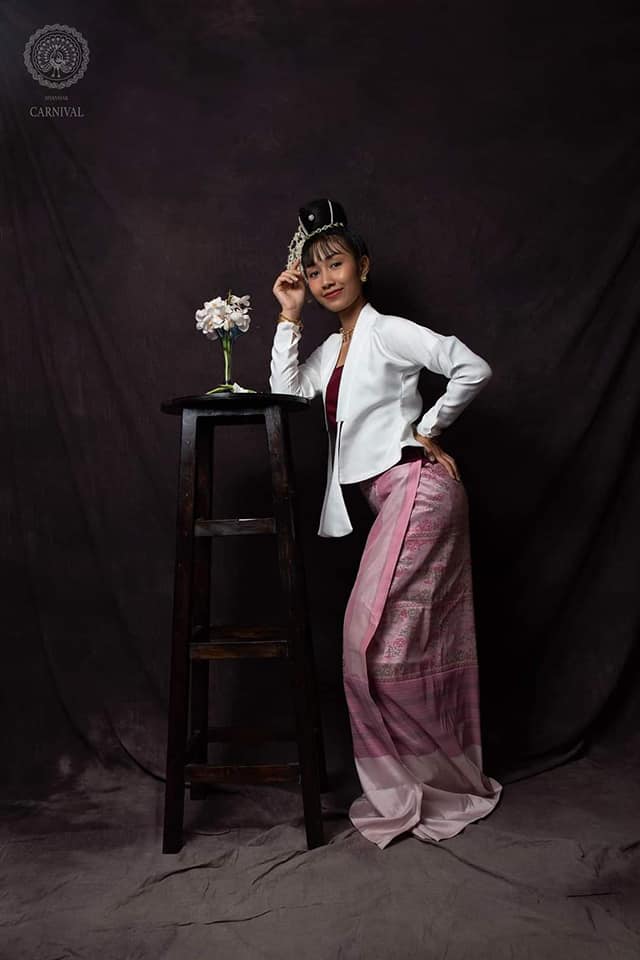 Burmese costume 🇲🇲- present by Thai artist.🇹🇭