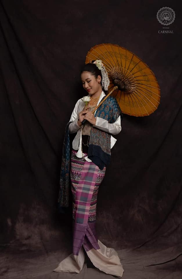 Burmese costume 🇲🇲- present by Thai artist.🇹🇭