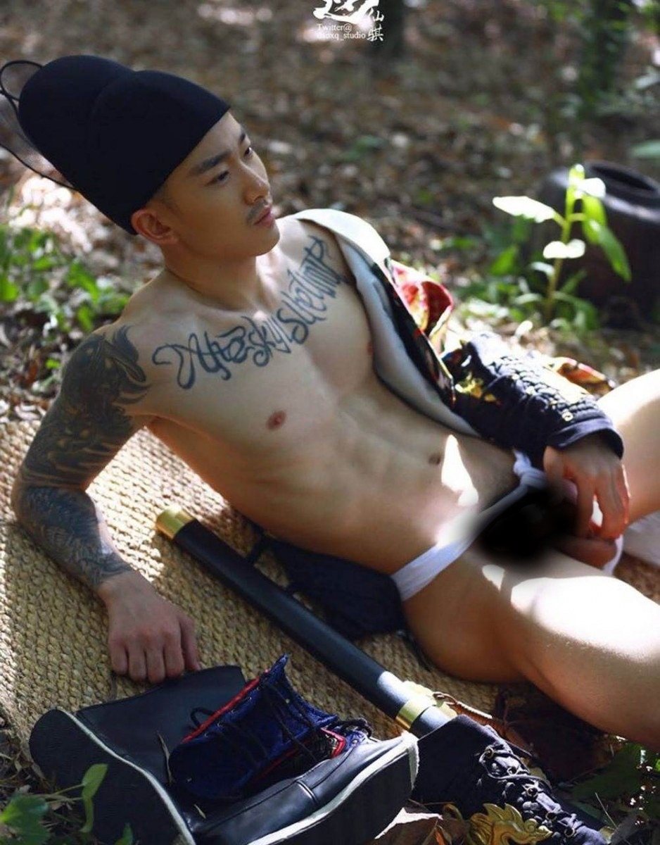 หนุ่มหล่อขึ้นปก 951.1