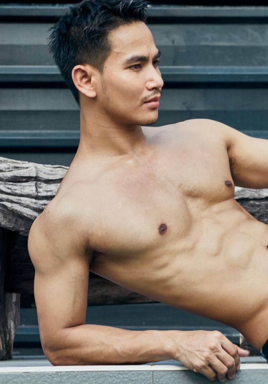 หนุ่มหล่อขึ้นปก 946.6
