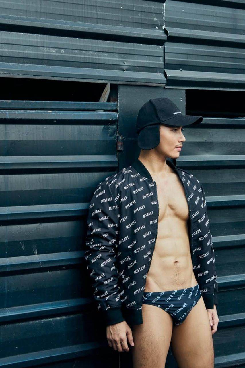 หนุ่มหล่อขึ้นปก 946.6