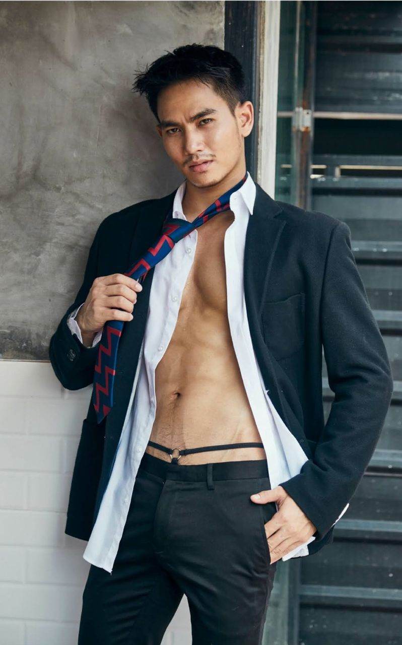 หนุ่มหล่อขึ้นปก 946.6