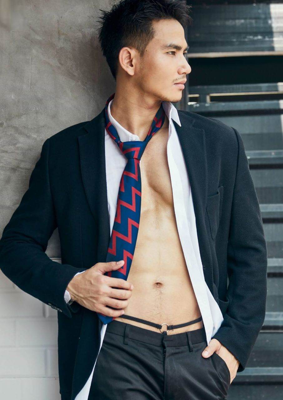 หนุ่มหล่อขึ้นปก 946.6