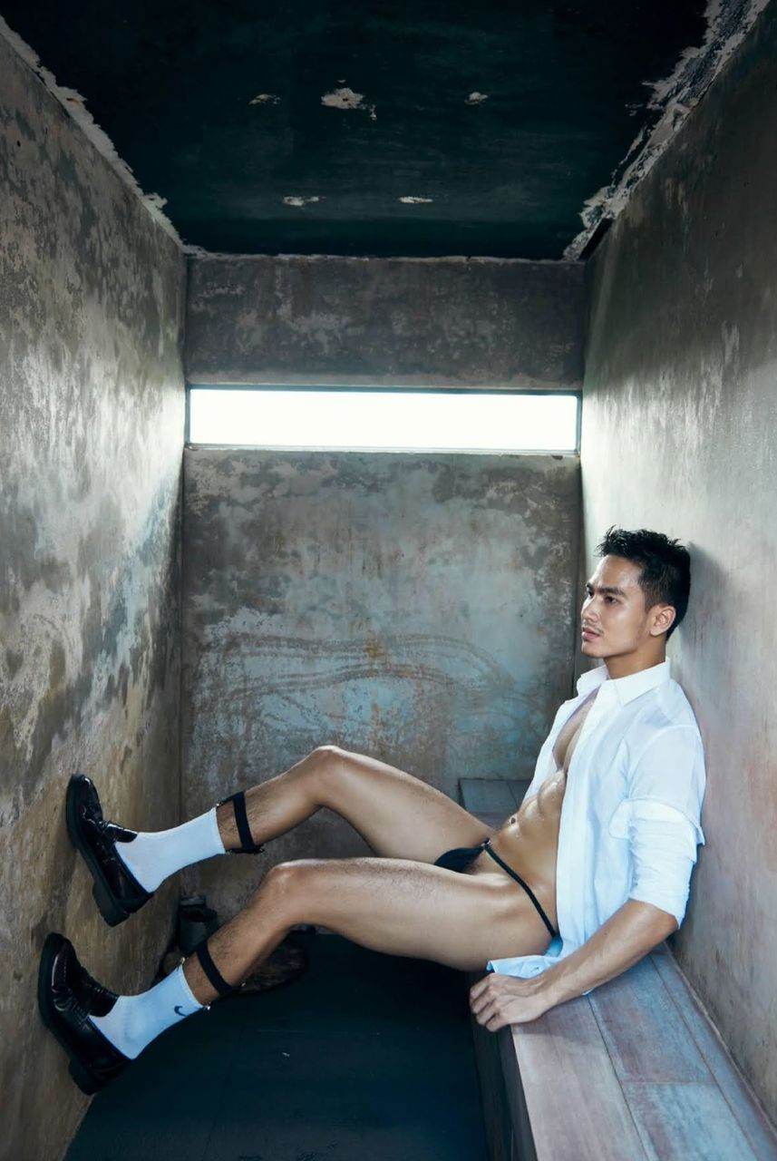 หนุ่มหล่อขึ้นปก 946.6