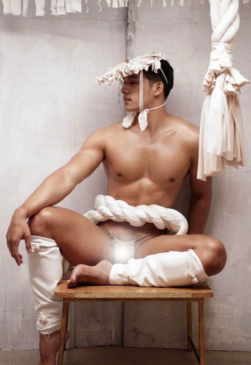 หนุ่มหล่อขึ้นปก 947.3