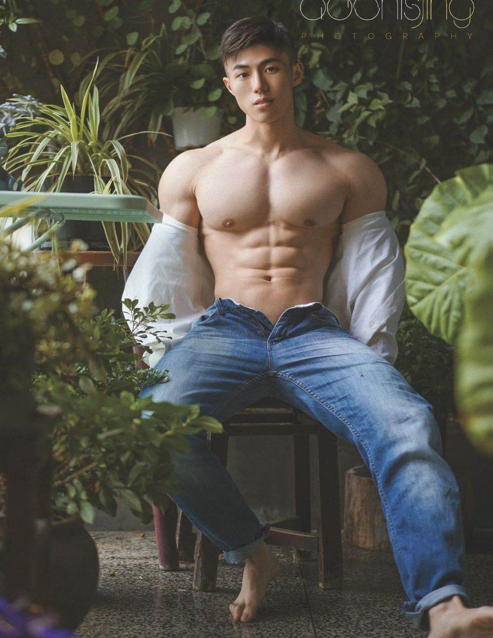 หนุ่มหล่อขึ้นปก 952.2
