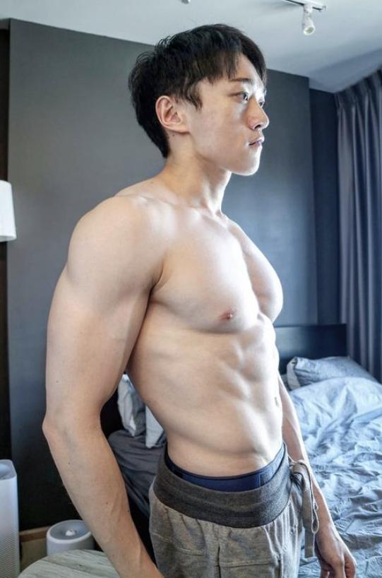 ชายหล่อ หุ่นแซ่บ 9