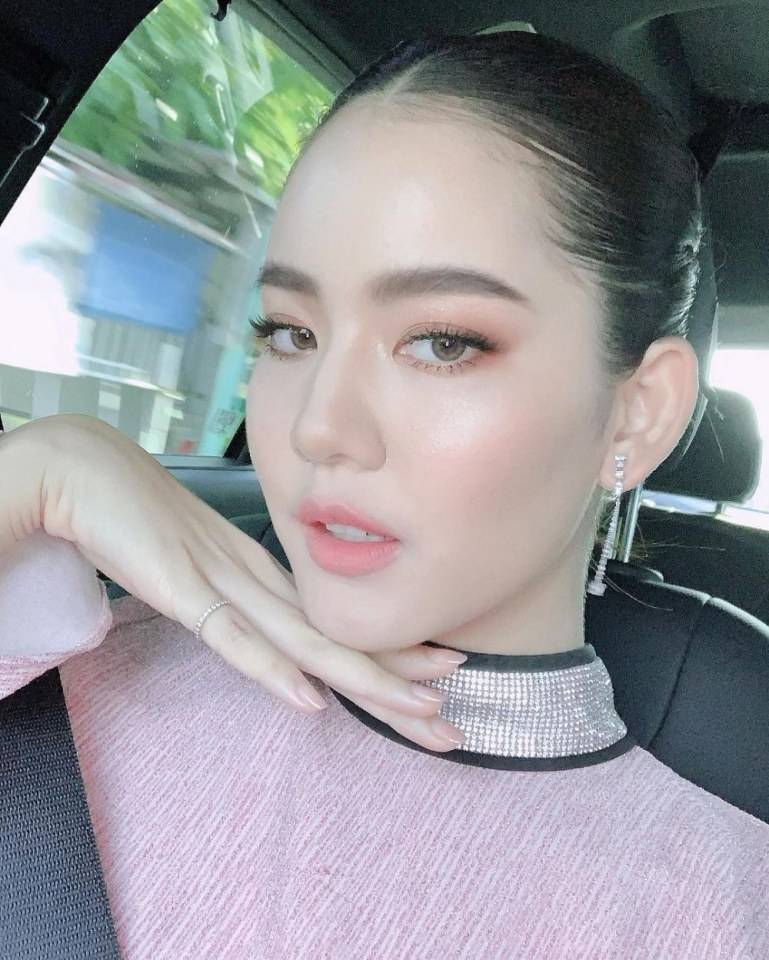 โบว์ เมลดา เรื่อง สกาวเดือน