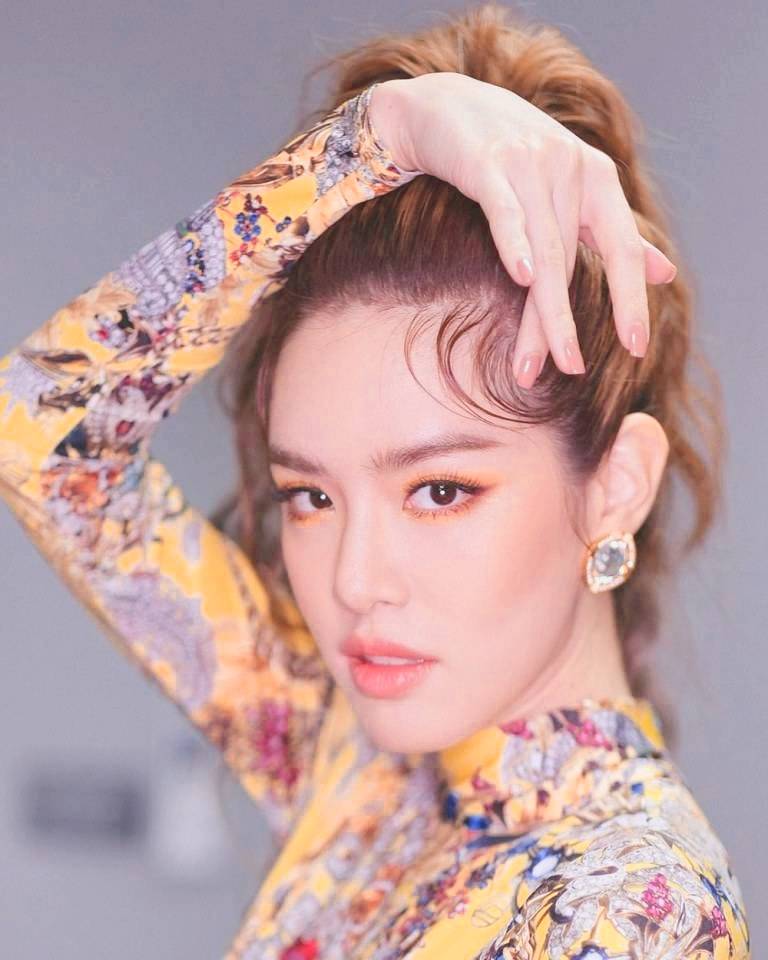 เกรซ กาญจน์เกล้า เรื่อง ปีกมงกุฎ