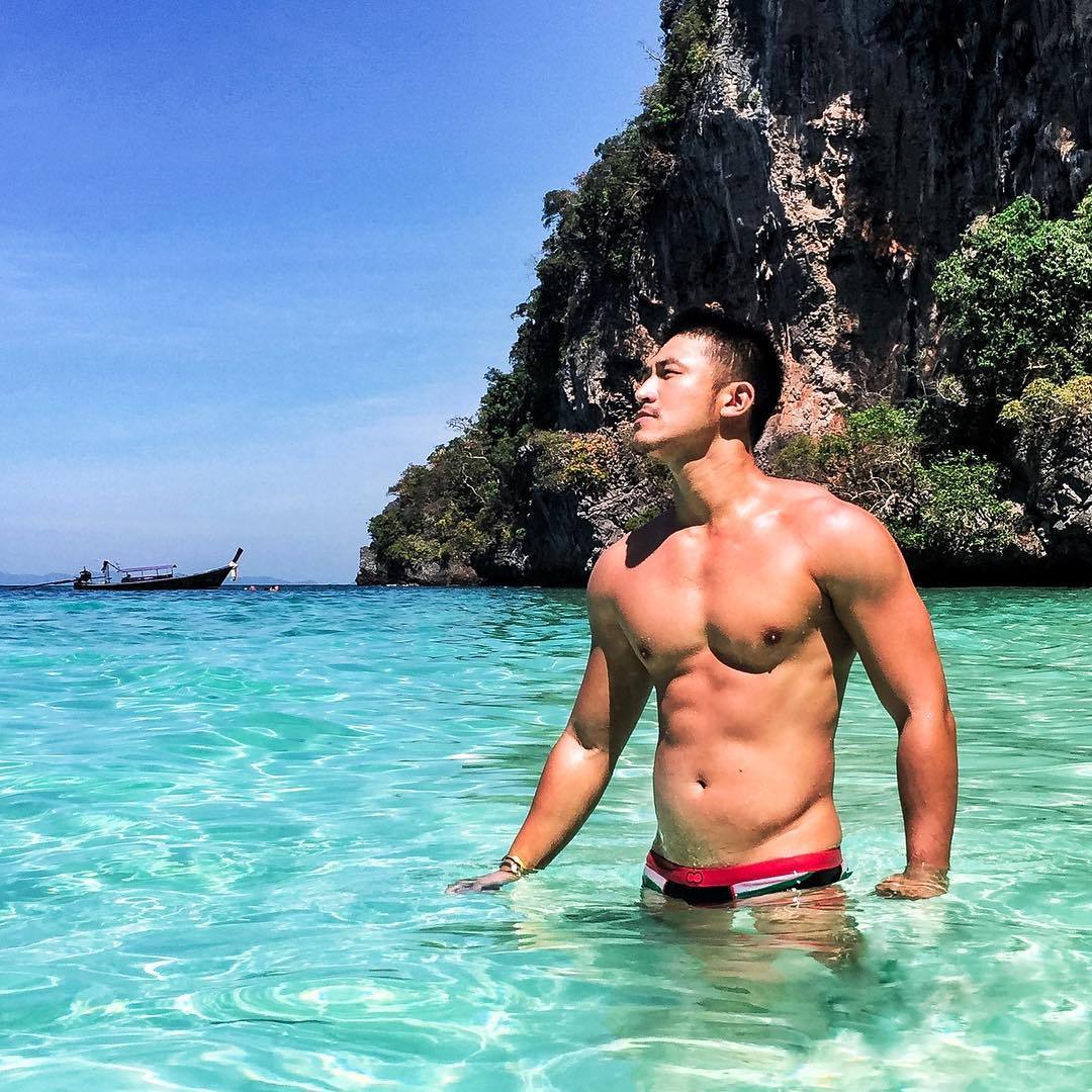 ถอดโชว์เรือนร่าง 2694