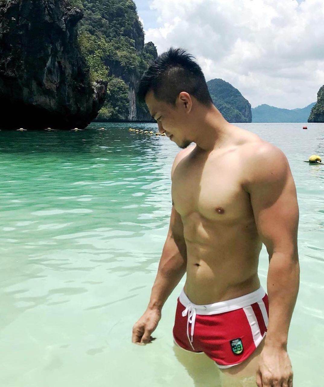 ถอดโชว์เรือนร่าง 2696